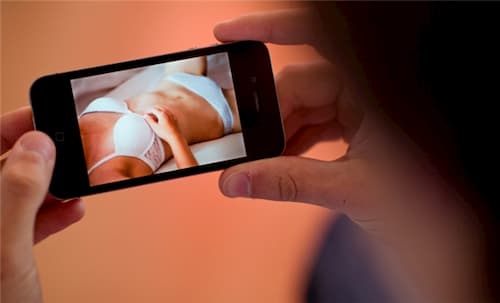 Thủ dâm cho nữ bằng xem các bộ phim khiêu dâm Thủ dâm cho nữ bằng xem các bộ phim khiêu dâm