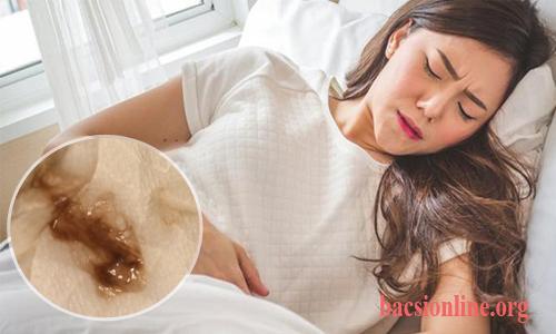 khí hư màu nâu đen có nguy hiểm không