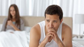 Bị bệnh lang ben ở háng có quan hệ được không?
