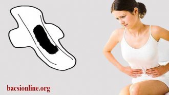 Có kinh nguyệt màu đen vào ngay ngày đầu có sao không?
